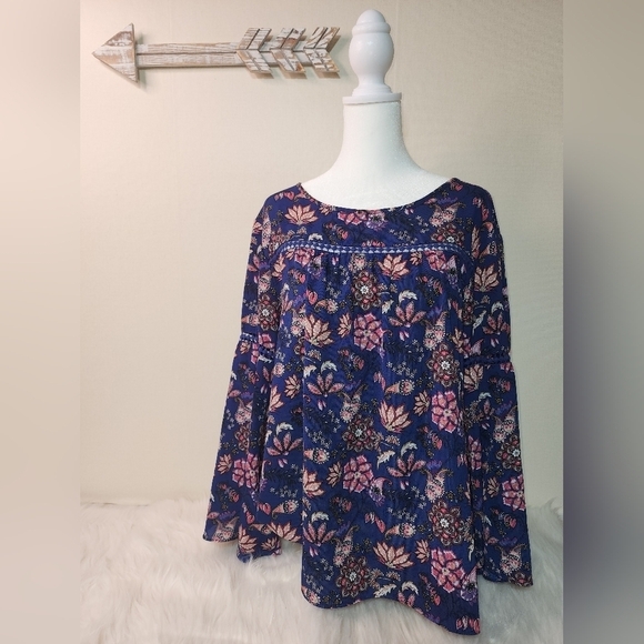 JohnPaulRichard Tops - John Paul Richard Navy/Floral Crochet and Lace detail Blouse XL